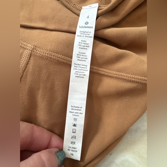 LULULEMON Align Cocoa High-Rise Shorts, 10” (US 4) - Picture 6 of 8